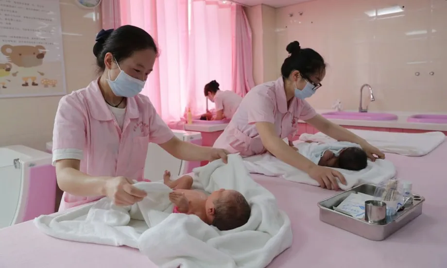 中國將推全國性生育補助：現金誘因能扭轉人口危機嗎？