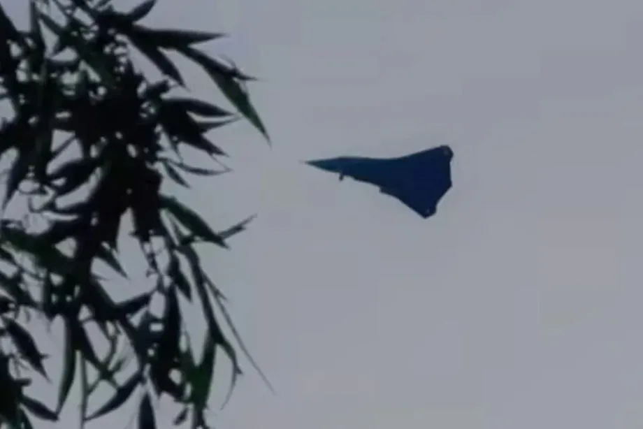 中國新型匿蹤戰機:第六代戰機競賽中對美國空中優勢的新挑戰
