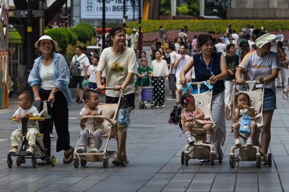 中國人口危機:經濟風險、政策因應與全球影響