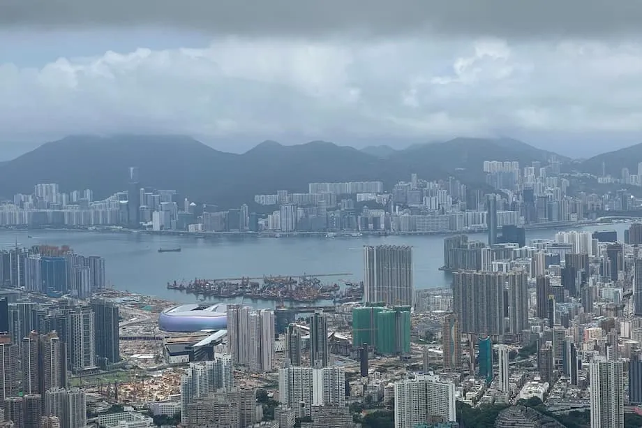 香港瓶裝水醜聞：採購弊端、民眾不信任與改革呼聲