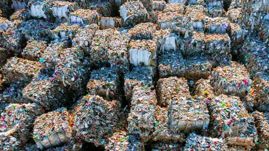 突破性單步驟製程將塑膠廢棄物轉化為汽油:美中團隊為回收樹立新標準