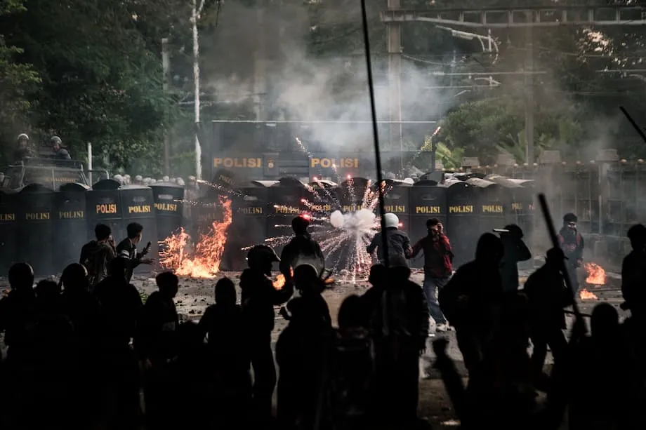 警車輾斃外送員後,印尼爆發抗議:民怨、暴力與改革訴求