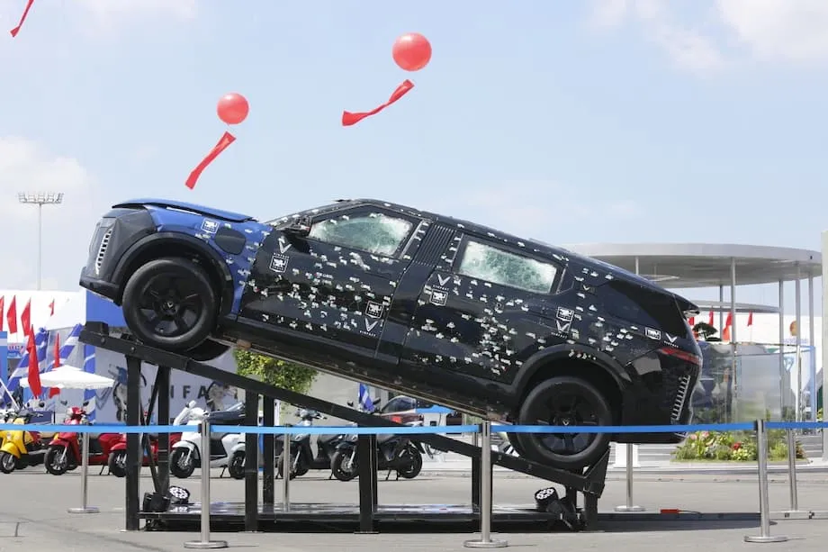 VinFast裝甲豪華轎車通過嚴格安全測試，可抵擋440發子彈