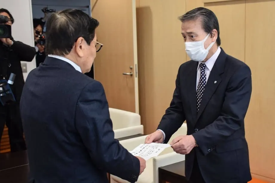 日本前町長遭指控性騷擾仍當選議員，引發強烈反彈