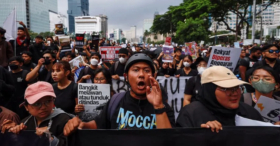 Protesters extend 'Dark Indonesia' rally against Prabowo's policies | Reuters