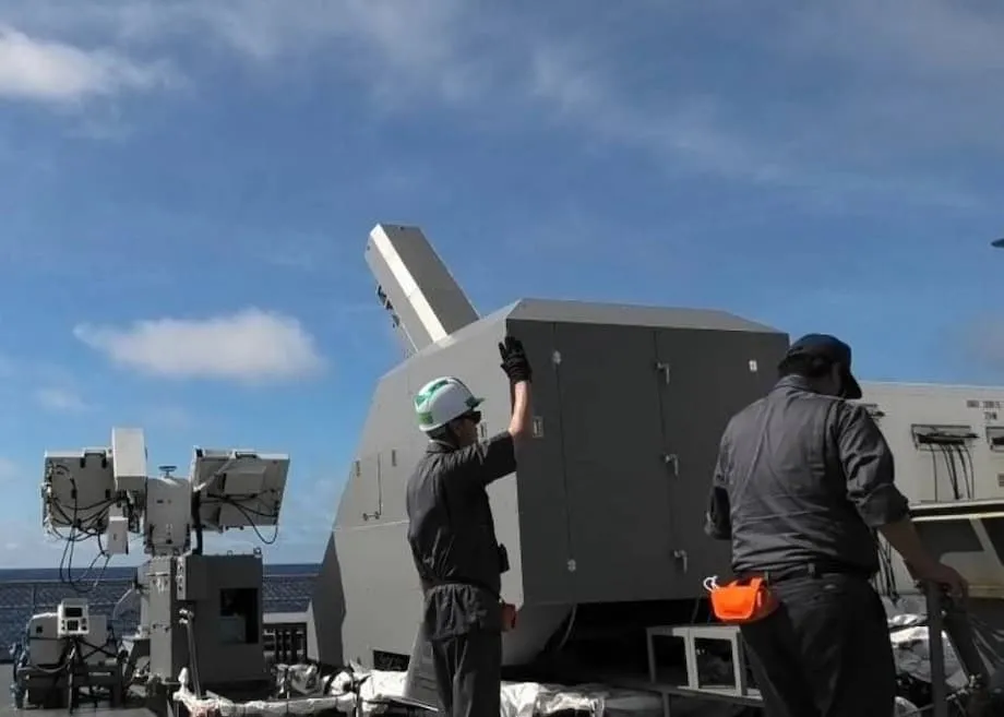 日本自「飛鳥」號向目標船發射原型艦載電磁軌道砲,首度於海上實彈測試