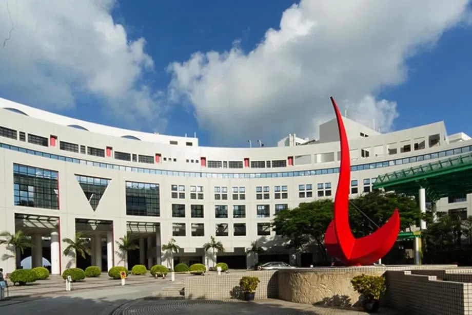 香港大學吸引更多學生，超越清華