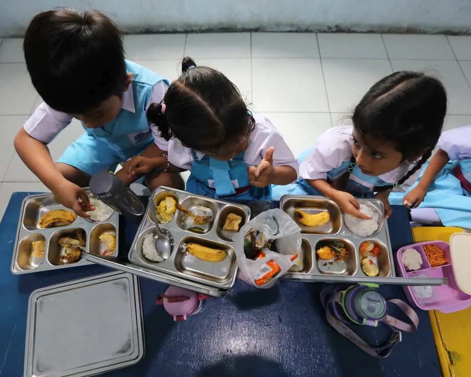 印尼免費校園供餐計畫遭批，食物中毒案例激增