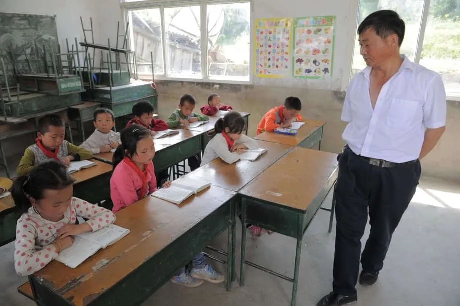 中國動員退休教師，縮小城鄉教育差距