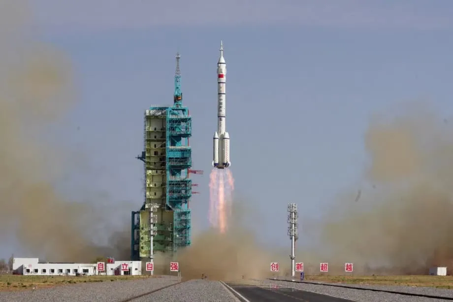 神舟二十號太空船窗戶破裂，中國將派無人太空船返航