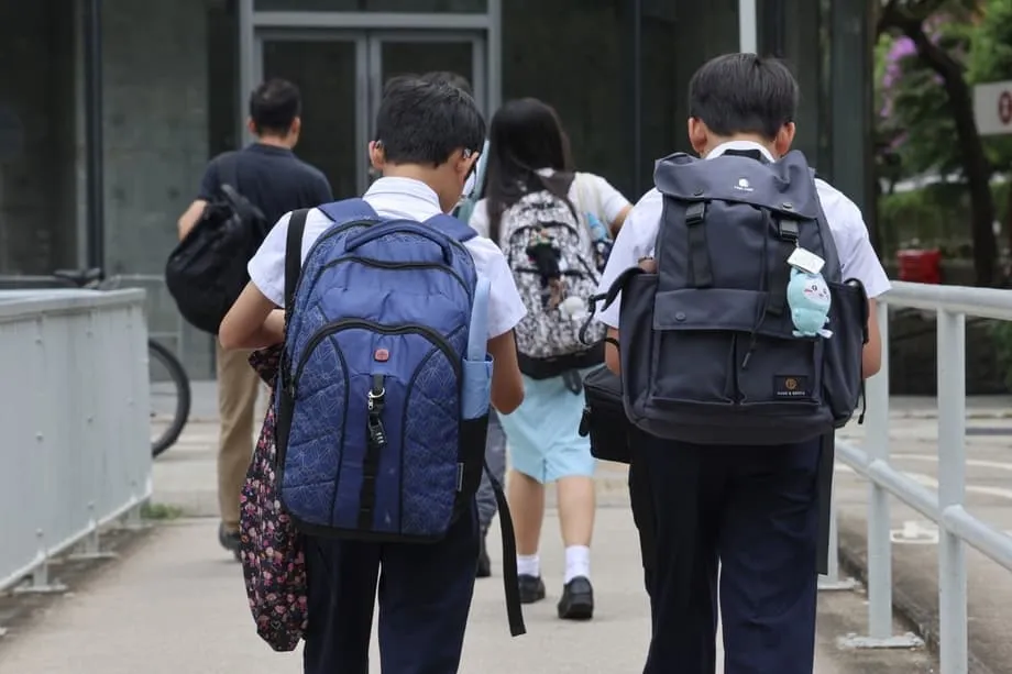 英語能力下滑,香港將全面檢討學校語文政策