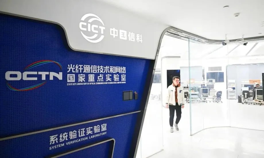 中國實現每秒 2.5 拍位元光傳輸突破，開啟支援 AI 的基礎設施新時代