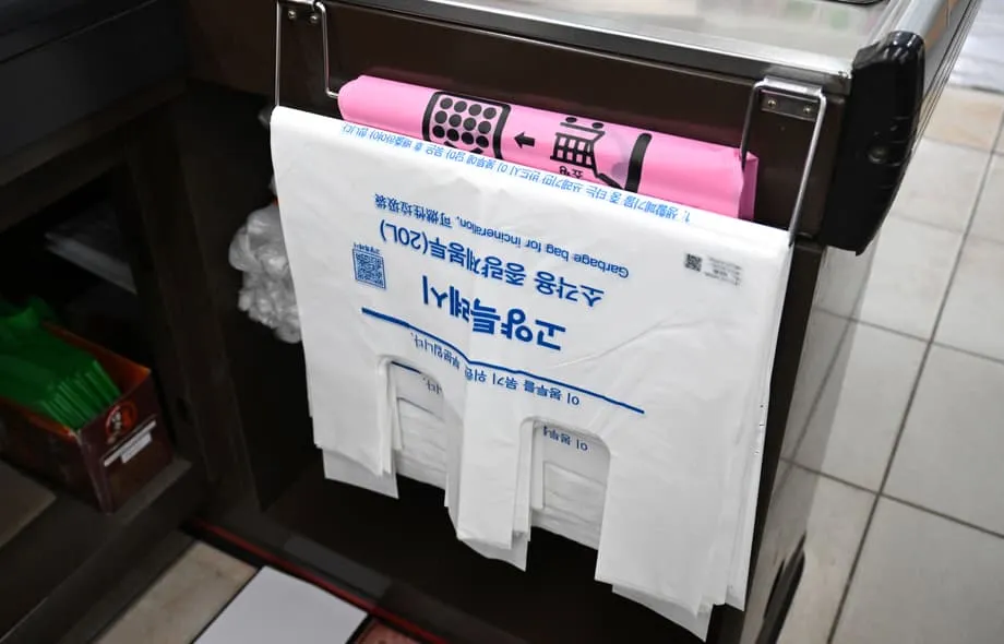 伊朗戰爭引發全球石化危機，醫療用品與糧食安全面臨威脅