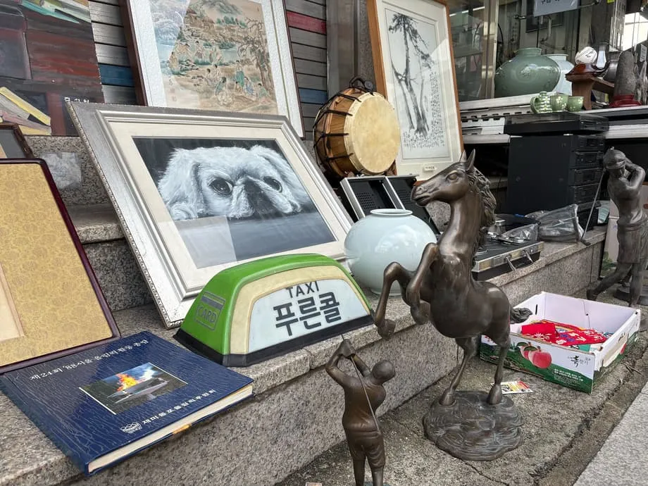 首爾週日街頭市集：在三英里半的混亂與歷史中尋寶