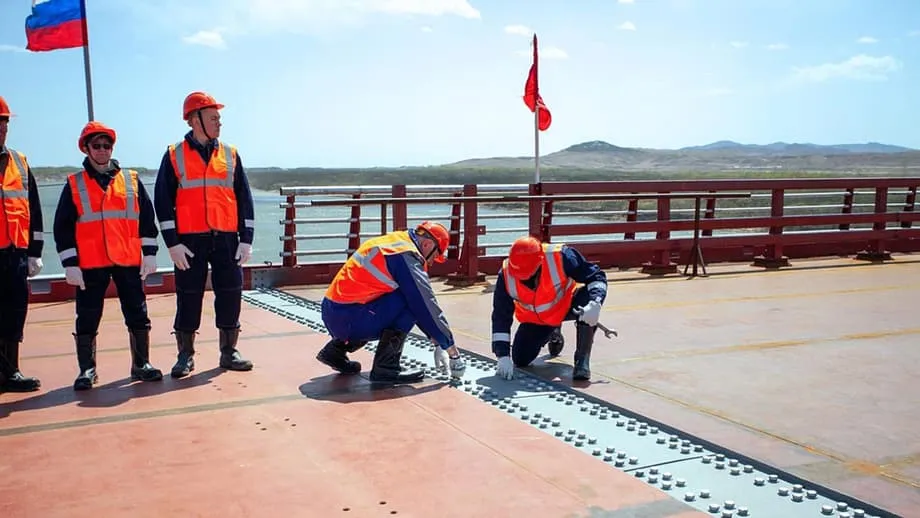 俄羅斯與北韓完成首座公路橋接合，深化制裁下的同盟關係