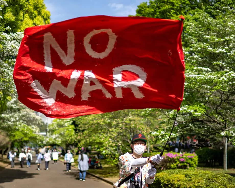 日本青年挺身反對修憲，和平主義時代面臨最大考驗