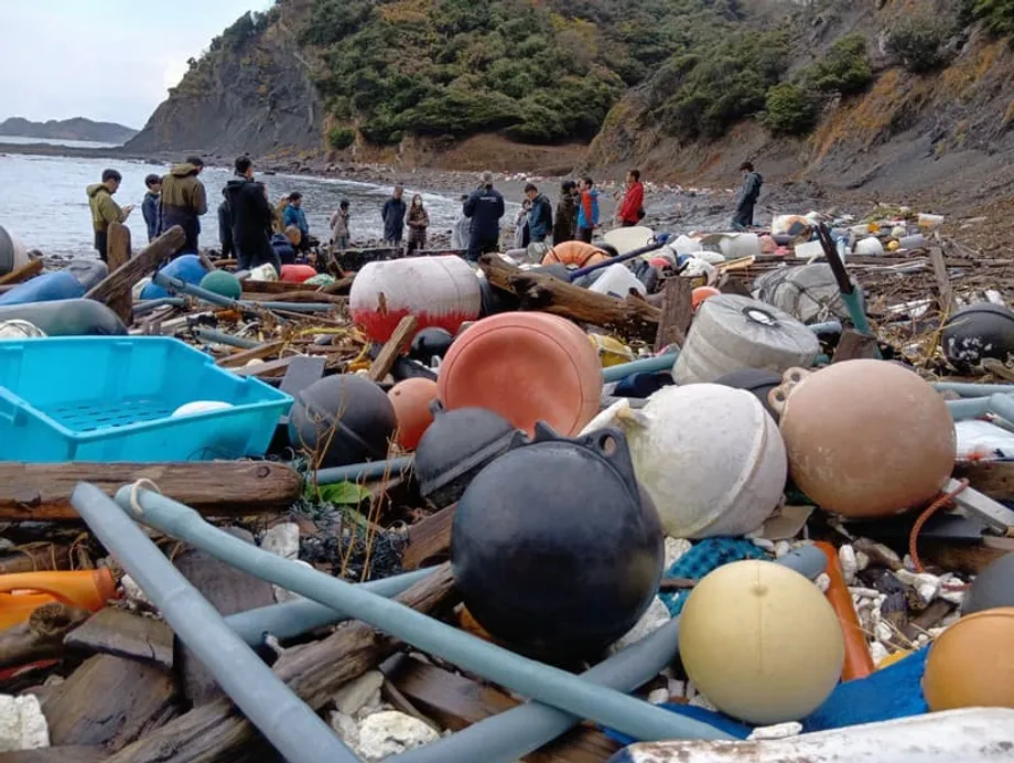 對馬島:淹沒在跨境塑膠垃圾中的邊境社區