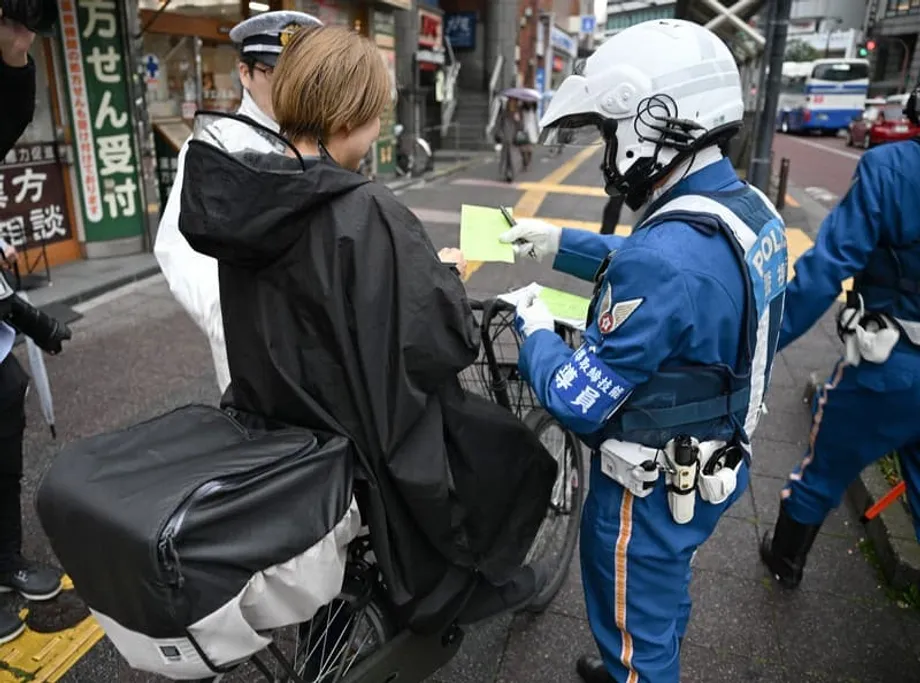 日本新制自行車藍單罰款引發分歧,執法加強、詐騙猖獗