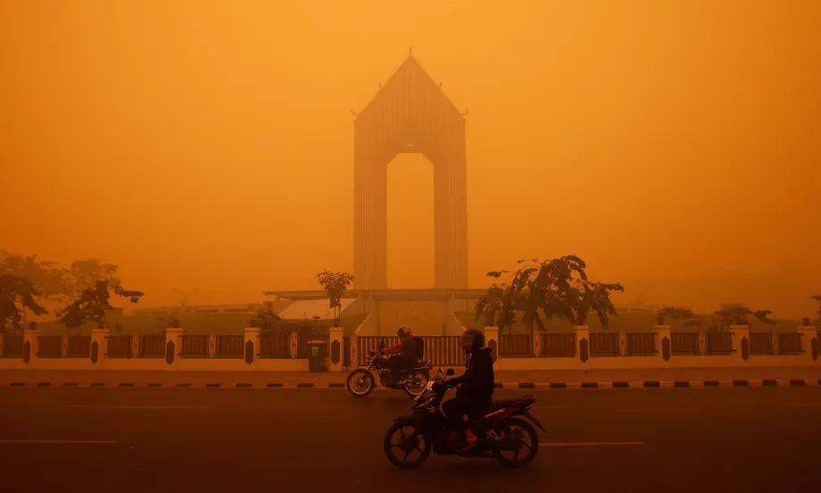 Indonesia Haze Sends Thousands for Treatment as Palangkaraya Families Seek Safe Air