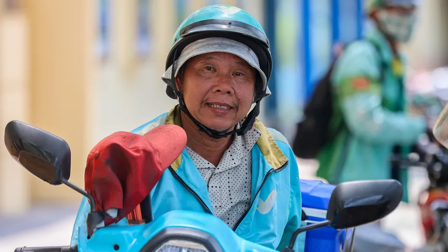 Vietnam Weighs Mandatory Social Insurance for App Drivers, With Who Pays Still Unsettled