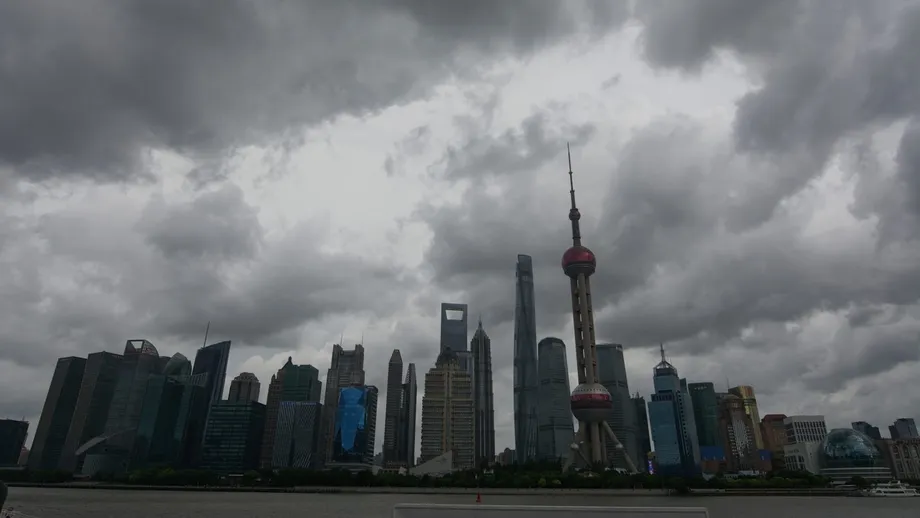 China's CSI 300 Enters Bear Market as State Buying Struggles to Halt 10-Week Rout