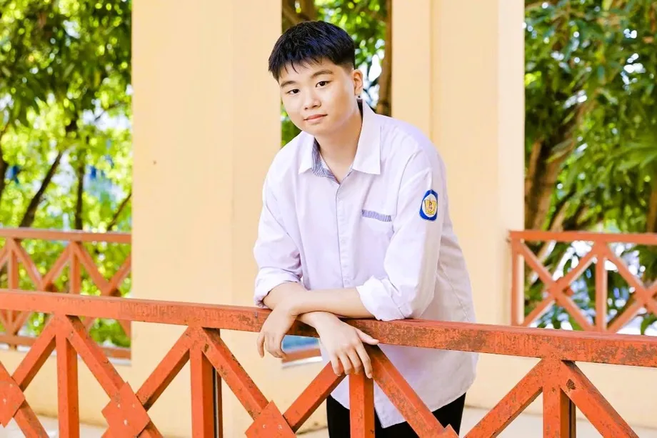 Nghệ An Student Earns Perfect 1600 SAT Score While Studying English and Russian